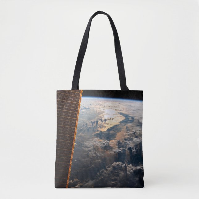 Tote Bag Des Poutres Sunglint Au Large De La Mer Des Célèbe (Devant)