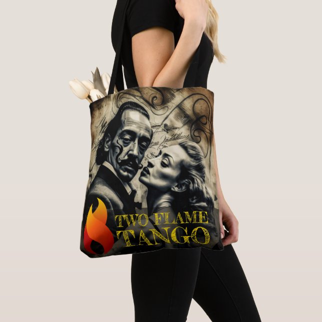 Tote Bag Deux artistes de tango de flamme : "L’Embrace de D (De près)
