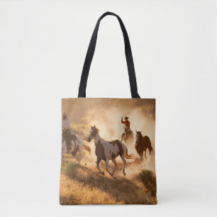 Tote Bag Deux cow-boys occidentaux à cheval, braconnant la