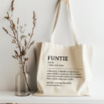 Tote Bag Devis de définition de fonction personnalisée<br><div class="desc">Cette définition de citation de Funtie est la façon parfaite de célébrer le lien spécial que votre soeur partage avec votre enfant en tant que "Tante Amusante". Cette conception est quelque chose qui non seulement égaye sa vie, mais aussi capture la joie et l'amour uniques qu'elle apporte à votre famille....</div>