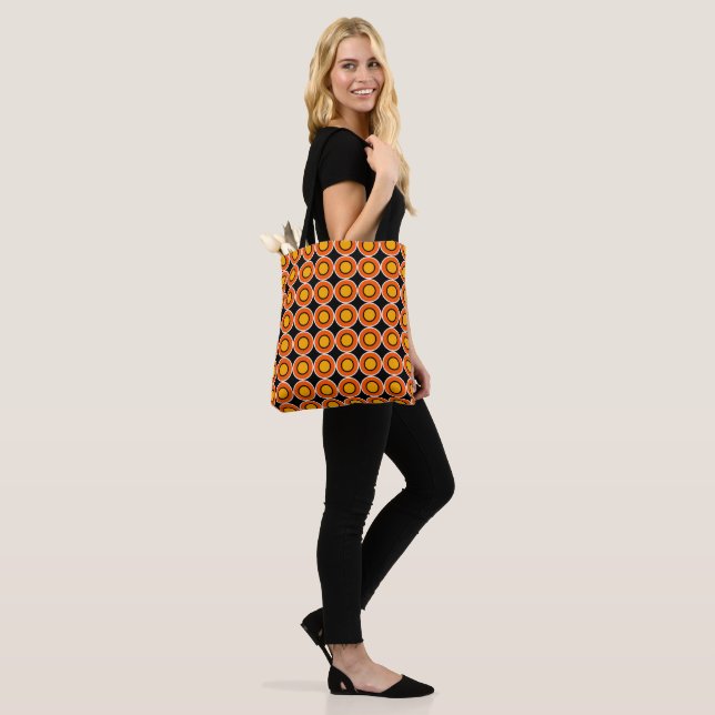 Tote Bag Donuts Orange Avec Remplissage Sur Noir A (Sur le modèle)