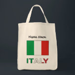 Tote Bag Drapeau italien avec votre nom<br><div class="desc">Le drapeau italien rouge,  blanc et vert ou Il Tricolore. Ci-dessous est le mot ITALIE,  également dans le tricolore italien.Ci-dessus est un endroit pour votre nom pour ajouter un look customisé. Ou,  créez un cadeau personnalisé en ajoutant le nom de quelqu'un d'autre.</div>