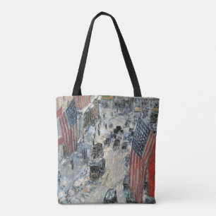 Tote Bag Drapeaux sur la 57e Rue par Frederick Childe Hassa