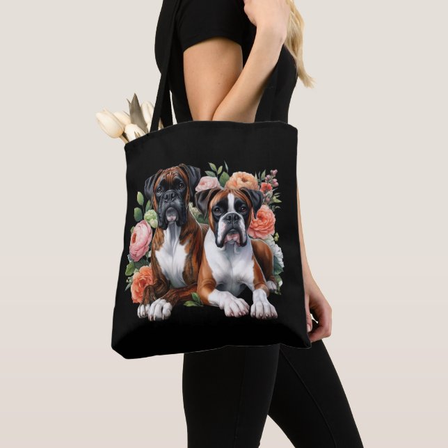 Tote Bag Duo de chiens Boxer parmi les fleurs (De près)