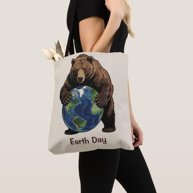 Tote Bag Earth Day Bear Hugging Planet Design (De près)