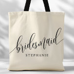 Tote Bag Éclaireuse en crème d'ivoire Script moderne<br><div class="desc">Montrez votre appréciation à votre fête de mariée avec ce sac fourre-tout élégant de femme de chambre à la crème d'ivoire. Doté d'un script moderne et personnalisable avec le nom de votre femme de chambre, ce sac fourre-tout est à la fois pratique et élégant. La couleur douce et le design...</div>