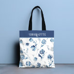 Tote Bag Élégant Bleu Botanique Floral Nom personnalisé<br><div class="desc">Elégant Sac fourre-tout de nom personnalisé bleu botanique présente un motif floral botanique bleu aquarelle avec votre nom personnalisé dans la typographie de script de calligraphie élégante. Parfait comme cadeau pour Noël,  anniversaires,  fête des mères,  fêtes et bien plus encore. Conçu par © Evco Studio www.zazzle.com/store/evcoholidays</div>