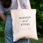 Tote Bag Élégant Mariage de calligraphie de script simple<br><div class="desc">Élégant Mariage de calligraphie de script simple sac fourre-tout dispose d'un script de calligraphie unique associé avec un type élégant. Les couleurs noir et blanc sont parfaites pour tout événement,  formel ou décontracté.</div>