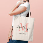Tote Bag Élégant Monogramme Rose Corail Demoiselle d'Honneu<br><div class="desc">Vibrant et invitant, ce sac élégant présente un monogramme initial rose corail avec un nom personnalisé en écriture chaleureuse et le rôle dans le cortège de mariage en dessous. Un design de monogramme animé qui apporte une sensation tropicale ou estivale à vos accessoires de fête de mariage. Le nom, l'initiale...</div>