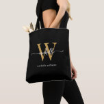 Tote Bag Élégant monogramme script girly or noir<br><div class="desc">Sac fourre-tout personnalisé élégant, simple et moderne avec monogramme, nom initial et signature en écriture manuscrite noire et dorée. Ce design présente votre prénom dans une jolie typographie de style lettrage manuscrit avec queue en arabesque (ou calligraphie) avec monogramme initial et nom de famille ou nom complet en or et...</div>