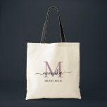 Tote Bag Élégant Noms Personnalisés de Demoiselles d'Honneu<br><div class="desc">Sac à main élégant et minimaliste pour mariage, classique et féminin. Ce design présente un monogramme simple et moderne en écriture cursive violette lavande et noire. Vous pouvez personnaliser avec une initiale et un nom en écriture cursive. Ce sac à main violet sera un cadeau personnalisé parfait pour la fête...</div>