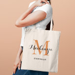 Tote Bag Élégante Terracotta Personnalisé Mariage Nom de la<br><div class="desc">Le sac fourre-tout de mariage personnalisé élégant est doté d'un design personnalisé de typographie monographique avec nom de script de calligraphie moderne et serif monogramme initial en terre cuite orange foncé et noir. Inclut le texte personnalisé pour un titre de parti nuptial comme "BRIDESMAID" ou d'autres termes préférés.</div>