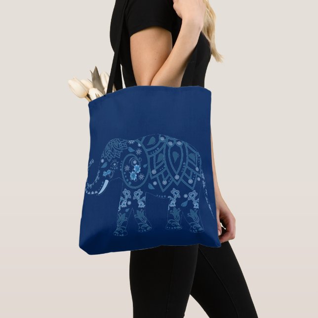 Tote Bag Éléphant bleu à motif orné (De près)