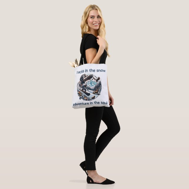 Tote Bag Epic Snowy Mountain Adventures with Wildlife (Sur le modèle)