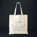 Tote Bag Épouse Fleur sauvage minimaliste simple<br><div class="desc">Simple minimaliste élégant Dusty Blue Periwinkle sac fourre-tout de mariée moderne avec fleurs sauvages. S'il vous plaît trouver d'autres modèles et variantes correspondants de mon magasin. Et n'hésitez pas à me contacter pour plus de personnalisation ou de correspondance d'articles.</div>