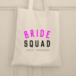 Tote Bag Équipe de mariées | Bridesmaid Chaud Rose Bachelor<br><div class="desc">"Bride Squad" est un sac fourre-tout d'art très simple, élégant et moderne, avec une typographie moderne et minimaliste en noir et rose néon chaud dans un style tendance cool. Le slogan, le nom et le rôle peuvent facilement être personnalisés avec les noms de votre fête de mariée, par exemple, mariée,...</div>