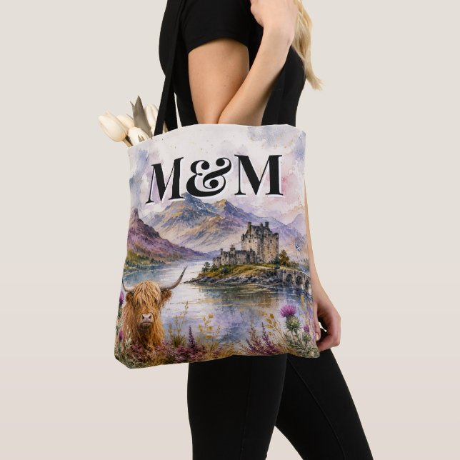 Tote Bag Esthétique des Highlands d'Écosse, monogramme mode (De près)