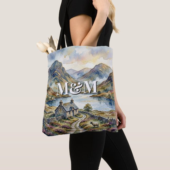 Tote Bag Esthétique des Highlands d'Écosse, monogramme mode (De près)