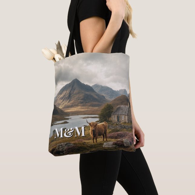 Tote Bag Esthétique des Highlands d'Écosse, monogramme mode (De près)