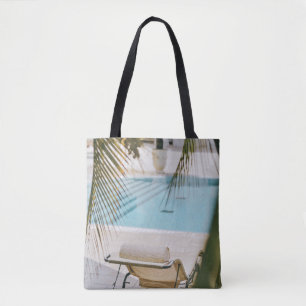 Tote Bag Fauteuil Brown et noir à côté de la piscine en t