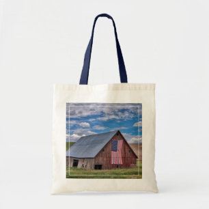 Tote Bag Fermes   Grange rouge rustique avec drapeau améric