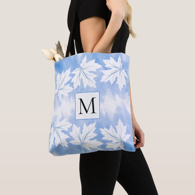 Tote Bag Feuilles d'érable et monogramme bleu à l'aquarelle (De près)