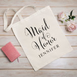 Tote Bag Fille d'honneur Noir Script Mariage personnalisé<br><div class="desc">Le mariage Maid of Honor sac fourre-tout propose un script de calligraphie à rotation noire moderne avec un élégant texte de prénom personnalisé que vous pouvez personnaliser. Voyez nos créations de fête nuptiale coordonnées !</div>