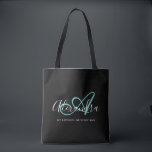 Tote Bag Fille Turquoise Vert Chic Noir Nom de script Monog<br><div class="desc">Personnalisez votre beau Sac fourre-tout d'épicerie noir monogrammé tendance! Le texte ci-dessous peut être personnalisé à votre phrase préférée ou même votre nom complet ; vous pouvez également le supprimer si vous le souhaitez. Si vous avez besoin d'aide, veuillez nous le faire savoir à belytaliarecipes@gmail.com, et nous serons heureux de...</div>