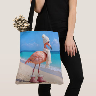 Tote Bag Flamant Rose portant une écharpe et un chapeau d'h