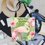 Tote Bag Flamant rose rose Fleurs tropicales Filles Week-en<br><div class="desc">Sac fourre-tout de style tropical avec un flamant rose encadré d'un motif hawaïen de style hawaïen aux fleurs d'hibiscus roses, jaunes et blanches vibrantes et un arrière - plan en feuilles de palmier vert. Personnalisez le texte du script personnalisé pour le week-end, le nom ou d'autres termes préférés de vos...</div>