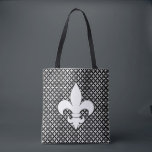 Tote Bag Fleur de Lis Motif noir et blanc<br><div class="desc">Cette fleur de lis motif ajoute un peu de style et d'ambiance à la française. Le design est quelque chose que vous pouvez trouver dans un palais parisien sophistiqué ou une célébration Mardi Gras à la Nouvelle-Orléans. Le palais noir et blanc associé à la fleur de lis vintage est un...</div>