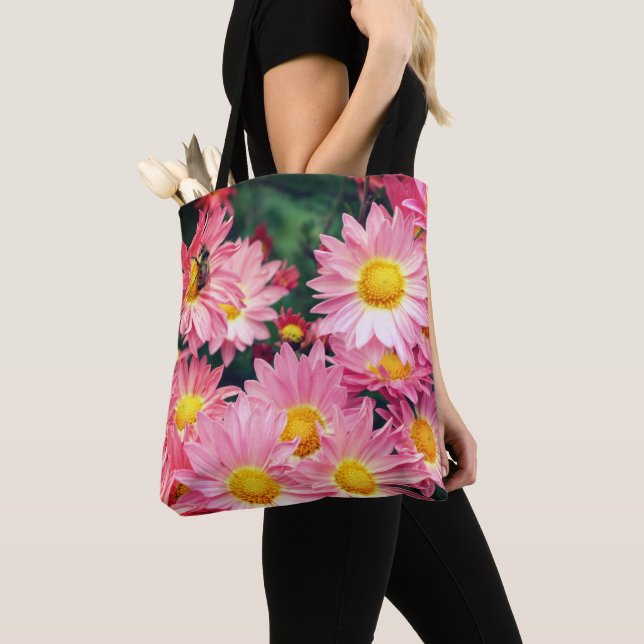 Tote Bag Fleurs de marguerite rose et abeille   (De près)
