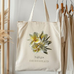Tote Bag Fleurs Plumeria Cadeau personnalisé de la fête nup<br><div class="desc">Femme d'épouse et sac cadeau de fête de mariée à personnaliser avec son nom et son titre. Fourre-tout en tissu avec fleur frangipanienne jaune et blanche image des deux côtés. Un côté seulement a des modèles de texte en noir, élégant script. Retournez le sac et il a les fleurs de...</div>
