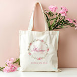 Tote Bag Fleurs roses à monogramme personnalisé<br><div class="desc">Le sac fourre-tout à fleurs roses à monogramme personnalisé est un cadeau d'une grande élégance, parfait pour les demoiselles d'honneur ou les célébrations d'enterrement de vie de jeune fille. Avec un design délicat à l'aquarelle avec des fleurs roses et de la verdure, ce fourre-tout peut être personnalisé avec une lettre...</div>