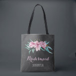 Tote Bag Fleurs roses rustiques Chalkboard mariage bridesma<br><div class="desc">Rustique élégante printemps ou été mariage élégante femme de chambre / femme d'honneur / fille de fleur sac fourre-tout sur plateau noir gris avec de beaux bouquets d'aquarelle rose magnolias avec feuillage d'eucalyptus vert menthe. Personnalisez-le avec le nom de la demoiselle d'honneur sur le devant et avec le nom de...</div>