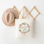 Tote Bag Floral du milieu de l'été | Grand-mère de l'épouse<br><div class="desc">La fête nuptiale fourre-tout présente une couronne florale d'aquarelle de roses et de pivoines en rose vif,  pêche et vert sauge,  avec "grand-mère de la mariée" inscrit à l'intérieur en écriture manuscrite. Conçu pour correspondre à notre collection de fleurs de mi-été.</div>