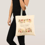 Tote Bag Floral Mariage Rustic Blush Roses personnalisés<br><div class="desc">Merci à vos invités mariages et à la fête de la mariée avec ce sac fourre-tout magnifique avec une bordure rose rousse romantique et trois lignes de texte personnalisé. Ajoutez vos noms, date mariage - vous pouvez changer le texte actuel "Love & Thanks" à ce que vous voulez. Placez un...</div>