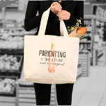 Tote Bag Funny Parenting Village and Vineyard Citation d'ép<br><div class="desc">La conception amusante du sac fourre-tout présente une citation parentale en caractères en mauvais état avec une bouteille d'eau de vin Rosé.</div>