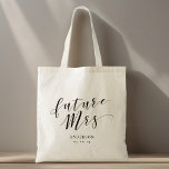 Tote Bag Futur de la calligraphie moderne Mme<br><div class="desc">Sac fourre-tout conçu sur mesure pour la mariée avec le design moderne et design de calligraphie à la main "future Mrs.". Personnalisez avec le nom et la date.</div>