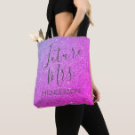 Tote Bag Futur Mme Purple Pink Sparkle Parties scintillant<br><div class="desc">Future Mrs - Bride Faux Sparkle et Parties scintillant luxe violet et rose Ombre sac qui sont parfaits pour une soirée violet et rose ombre. Cette future Mme Bag est parfaite pour une soirée bachelorette. Le nom de la mariée peut être mis à jour sur ce sac.</div>