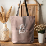 Tote Bag Glam Rose Or Métal brossé Noir Blanc Monogramme<br><div class="desc">Cet élégant sac fourre-tout personnalisé présente un monogramme et un prénom en écriture moderne noir et blanc sur un arrière - plan en métal brossé or rose glam.</div>