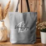 Tote Bag Glam Silver Métal brossé Noir Blanc Monogramme<br><div class="desc">Cet élégant sac fourre-tout personnalisé présente un monogramme et un prénom en écriture moderne noir et blanc sur un arrière - plan en métal brossé argent glam.</div>