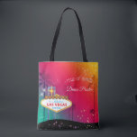 Tote Bag Glamour Las Vegas Mariage Maid of Honor<br><div class="desc">Panneau glamour Las Vegas, palmiers hauts et étoiles scintillantes illustrés sur les sacs-cadeaux Maid of Honor. De beaux cadeaux que vous pouvez customiser avec votre propre texte. (Vous pouvez trouver les essentiels et les faveurs mariages correspondants dans ce magasin, le paradis nuptial. Contactez ujean4791@gmail.com pour un travail personnalisé et/ou la...</div>