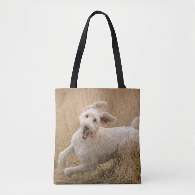 Tote Bag Goldendoodle traverse l'herbe (Devant)