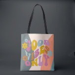 Tote Bag Good Vibes seulement Citation Retro 60s Hippie Des<br><div class="desc">Améliorez vos accessoires de garde-robe avec un sac fourre-tout sur mesure. Good Vibes seulement Citer Retro 60s Hippie Flower Power Design Sac fourre-tout. Super idée cadeau.</div>
