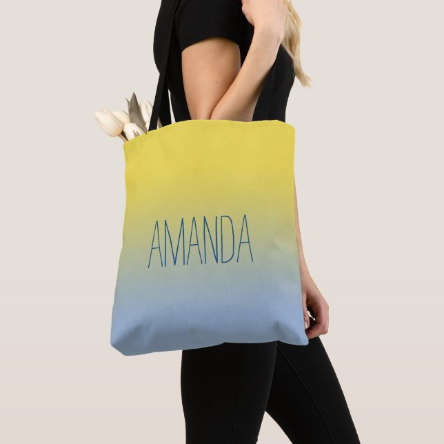 Tote Bag Gradient jaune à bleu moderne Nom manuscrit (De près)