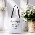 Tote Bag Grand-mère de l'épouse noire Mariage blanche<br><div class="desc">Grand-mère du Sac fourre-tout Mariage de la mariée en noir et blanc,  Bon pour les Mariages,  Fête de la nuptiale,  Dîner de répétition. Découvrez d'autres produits avec ce design dans la collection ci-dessous.</div>