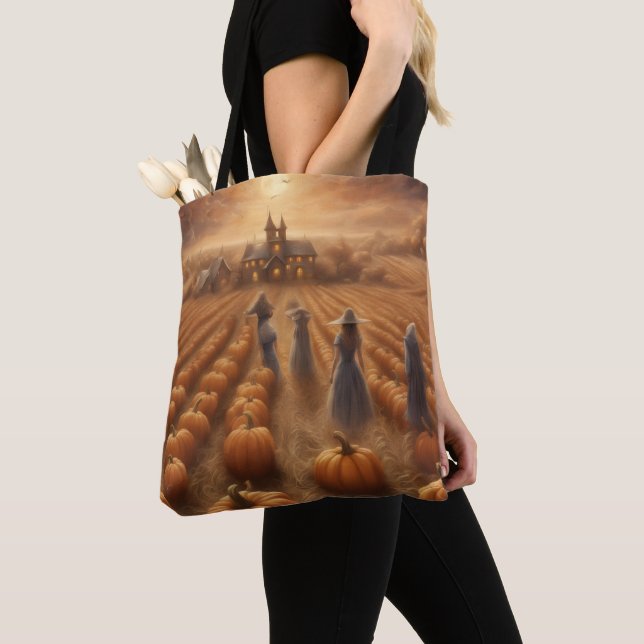 Tote Bag Grande maison dans le champ de citrouilles Hallowe (De près)