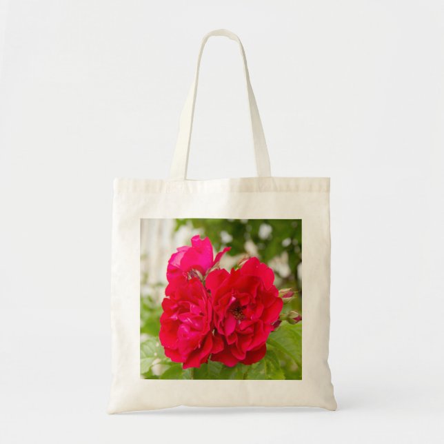 Tote Bag Grandes roses rouges dans le jardin (Devant)