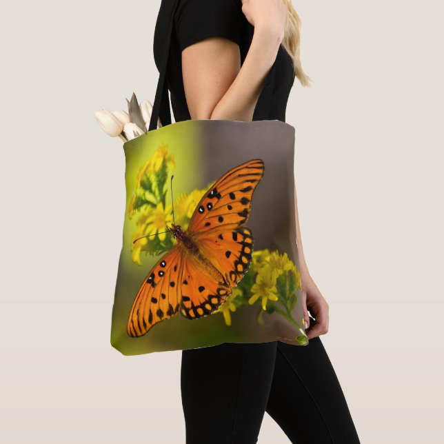 Tote Bag Gulf Fritillary aka Passion Butterfly on Goldenrod (De près)